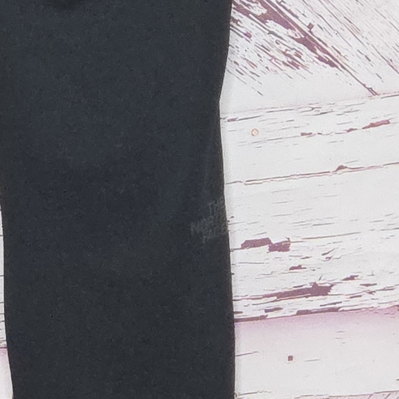 The North Face UPF 40+ Cropped Legging - Picture 4 of 4